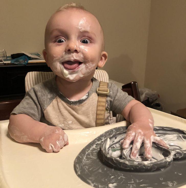 γιατί-πρέπει-να-αφήνουμε-τα-παιδιά-να-λερώνονται-όταν-τρώνε-