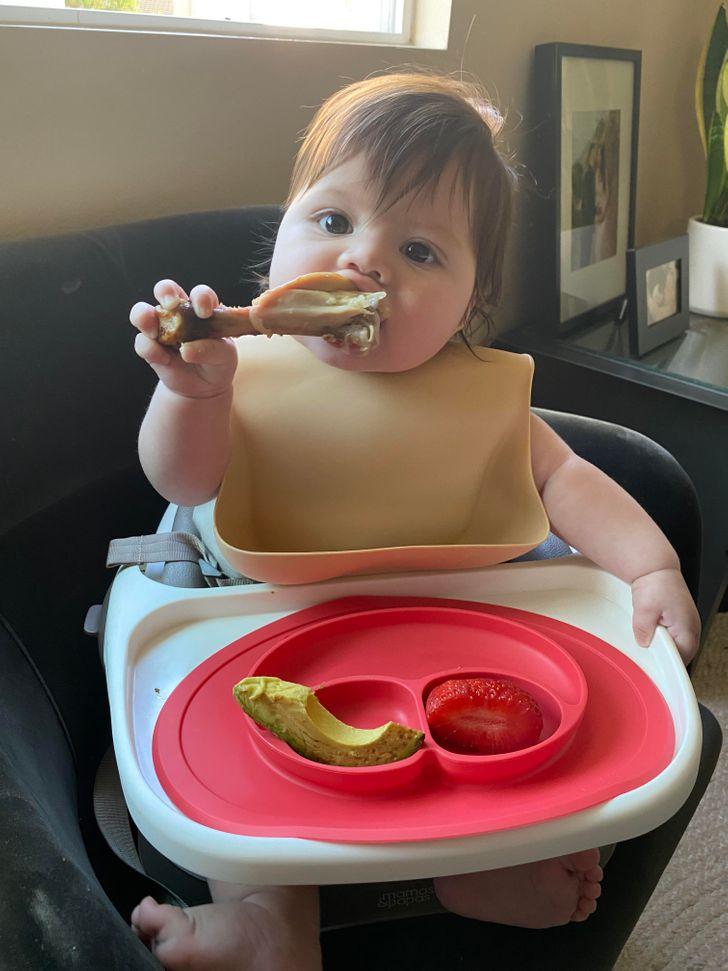 γιατί-πρέπει-να-αφήνουμε-τα-παιδιά-να-λερώνονται-όταν-τρώνε-