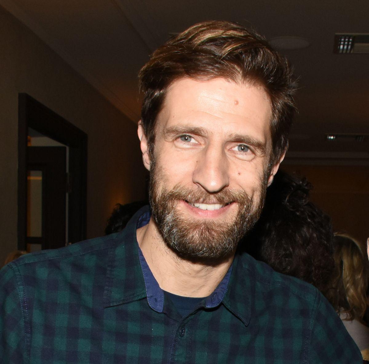 Η Γη της Ελιάς: Αυτός κρύβεται πίσω από τον Κωνσταντίνο