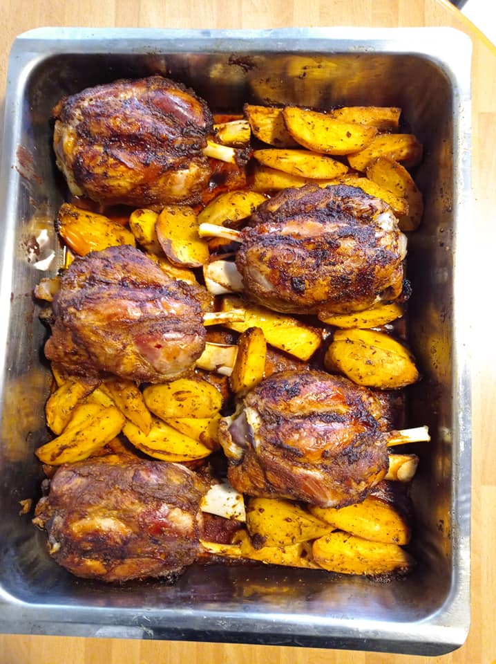 χοιρινό-κότσι-για-το-χριστουγεννιάτικο μενού-2021-