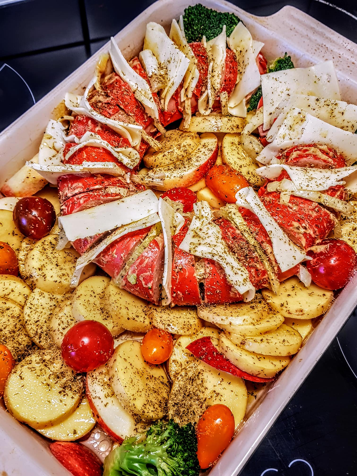 στεφάνι-από-γεμιστό λουκάνικο-για-το-χριστουγεννιάτικο-τραπέζι-χριστουγεννιάτικο μενού 2021-