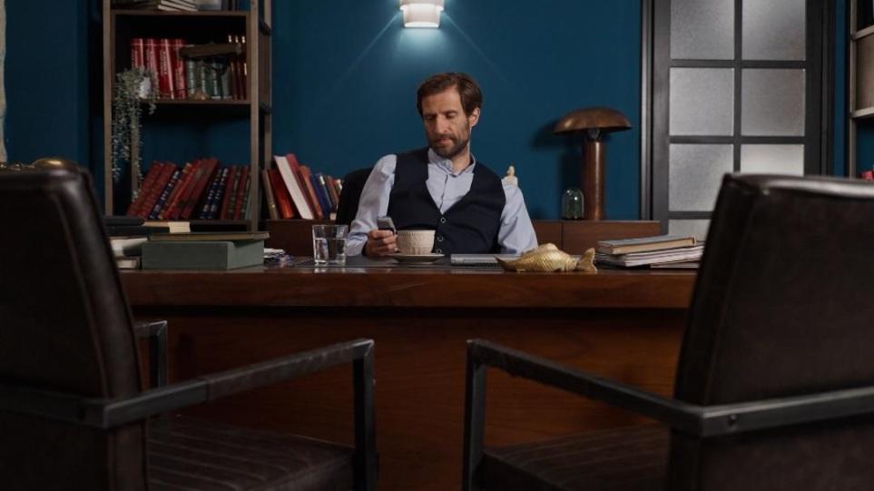 Η Γη της Ελιάς: Ο αστυνόμος Κουράκος αρχηγός στο καρτέλ;