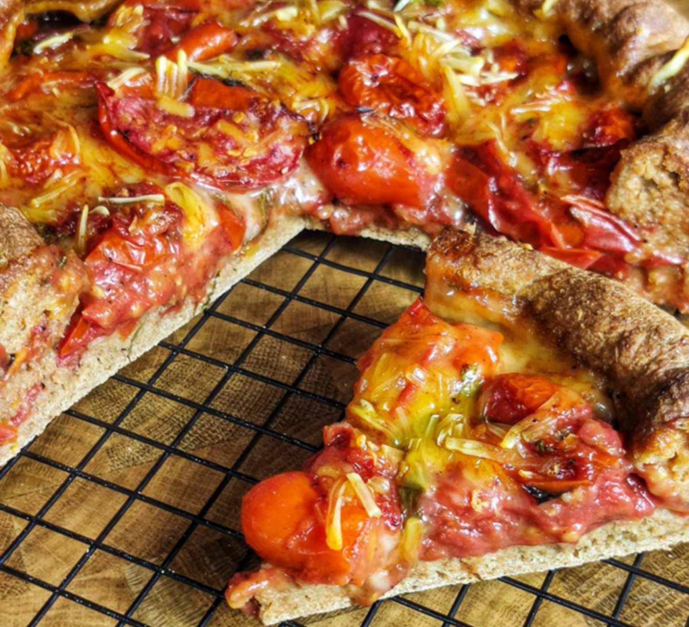 Vegan Pizza με αλεύρι ολικής Vegan Pizza με αλεύρι ολικής
