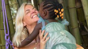 Χριστίνα Κοντοβά: Οι τρυφερές στιγμές με την κόρη της Ada στο παιδικό δωμάτιο στο σπίτι τους στην Αθήνα