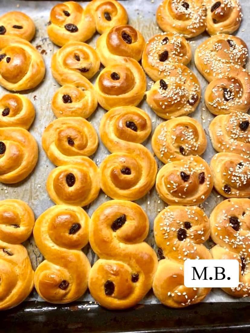 ΧριστουγεννιάτικαΣουηδικά ψωμάκια-Lucia-Lussekats- Χριστουγεννιάτικα-Σουηδικά ψωμάκια-Lucia-Lussekats-