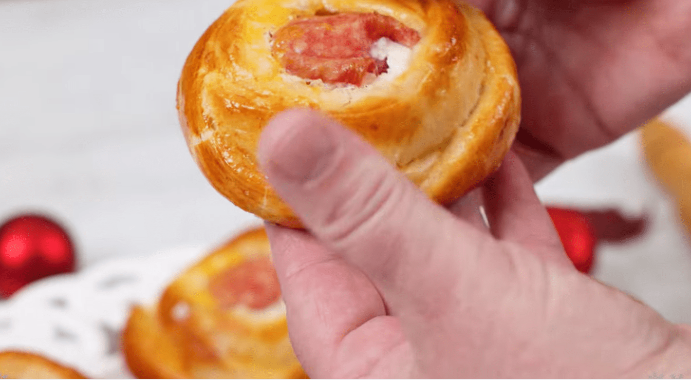 Γιορτινά πιτάκια σε σχήμα τριαντάφυλλο