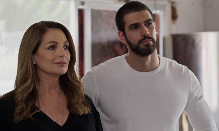 Η Γη της Ελιάς: Όλη η Μάνη μαθαίνει πως ο Δημήτρης είναι εραστής της Αθηνάς