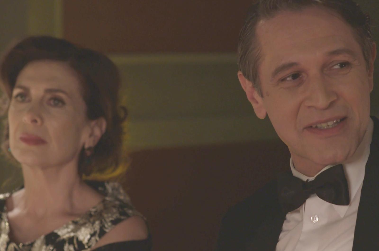 Άγριες Μέλισσες: Η Μυρσίνη ρίχνει τα δύχτια της στο Ακύλα