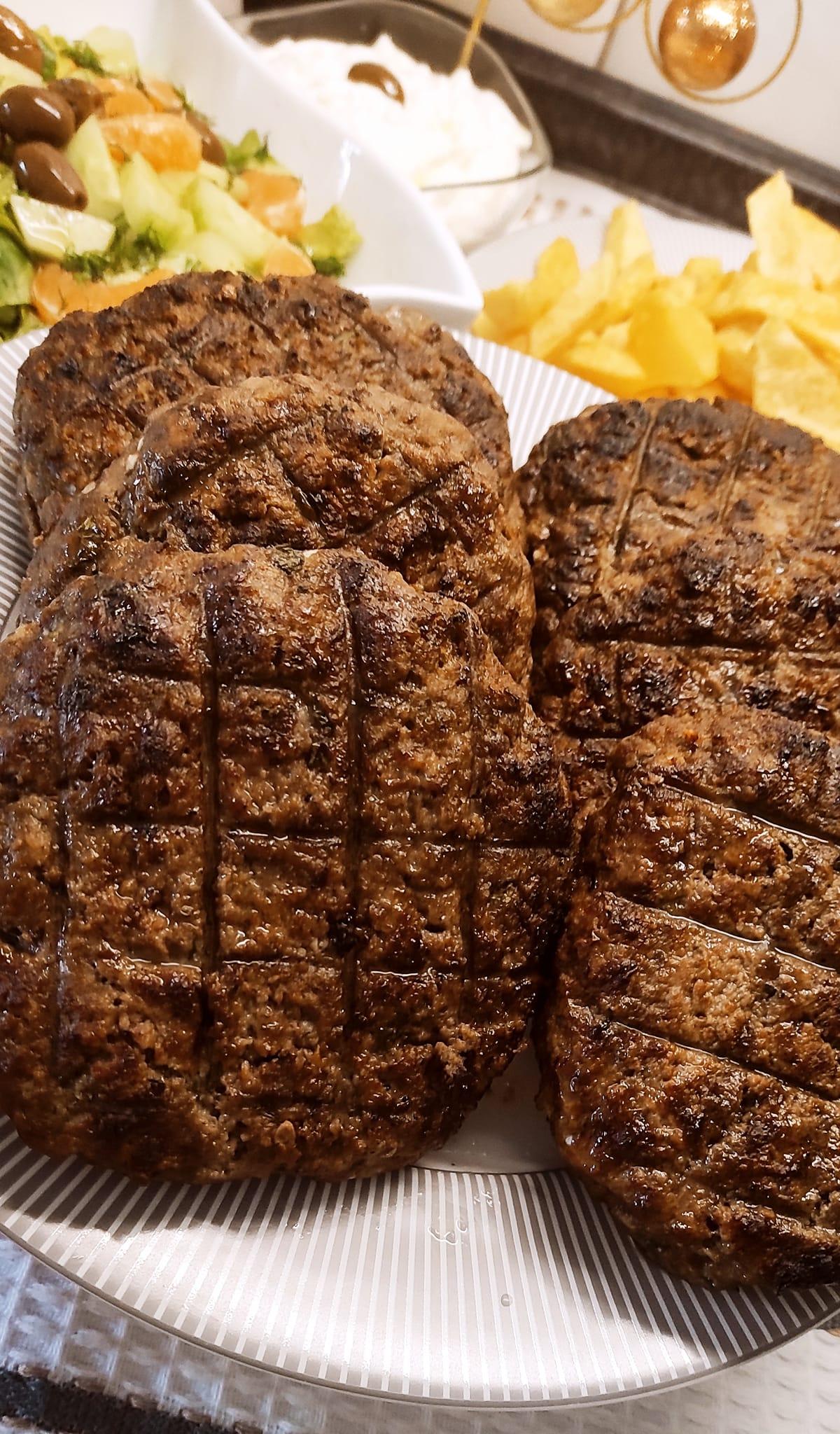 Γεμιστά- μπιφτέκια -στα- κάρβουνα- Γεμιστά- μπιφτέκια -στα- κάρβουνα-