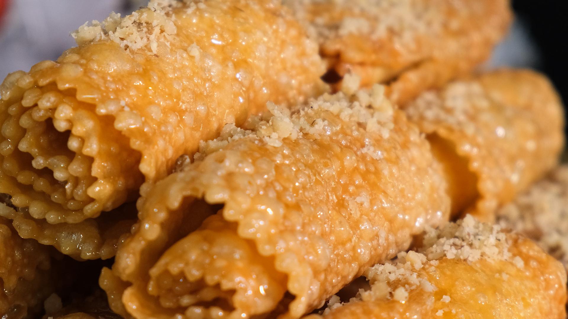 Δίπλες- από- τον -Παναγιώτη- Παπαδάκη- Δίπλες- από- τον -Παναγιώτη- Παπαδάκη-