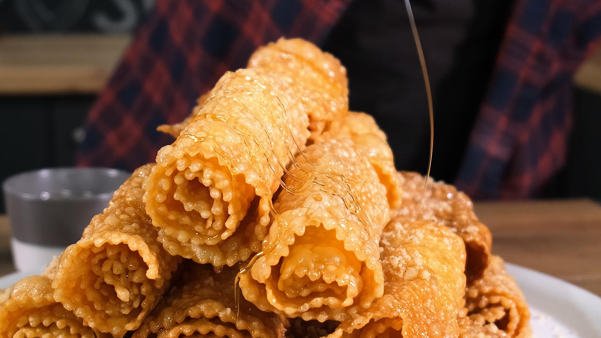 Δίπλες- από- τον -Παναγιώτη- Παπαδάκη- Δίπλες- από- τον -Παναγιώτη- Παπαδάκη-