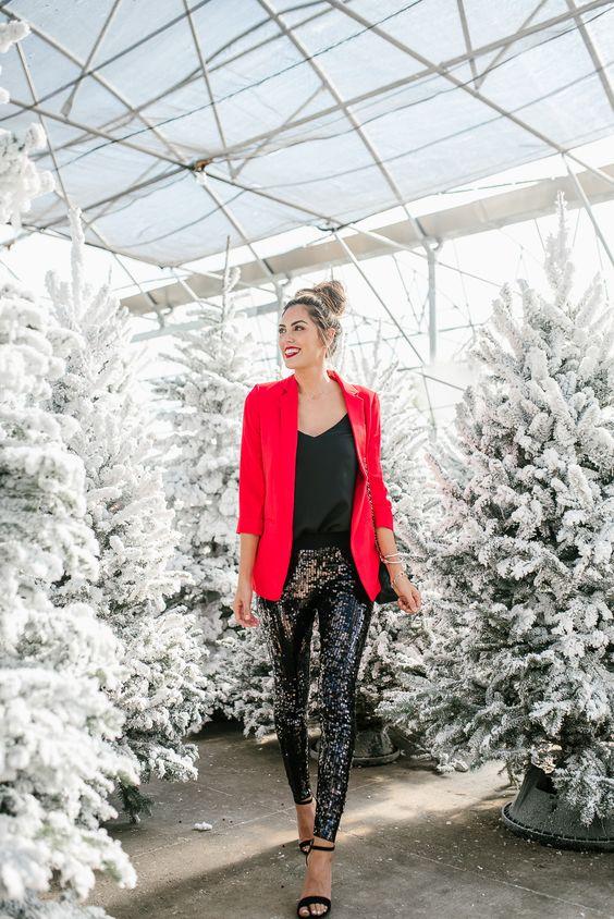 μαύρο-κολάν-με-γκλίτερ-και-κόκκινο-σακάκι-για-το-χριστουγεννιάτικο-ρεβεγιόν-