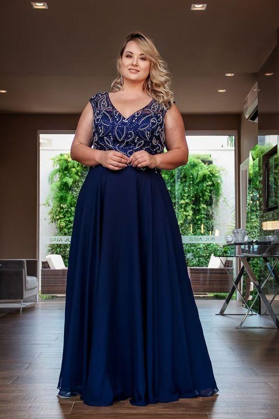 μπλε-plus size-φόρεμα-στο-χριστουγεννιάτικο-ρεβεγιόν-