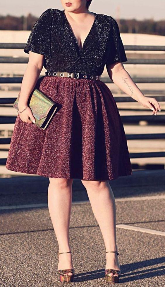 μαύρη-μπλούζα-με-γκλίτερ-και-μπορντό-φούστα-με-γκλίτερ-