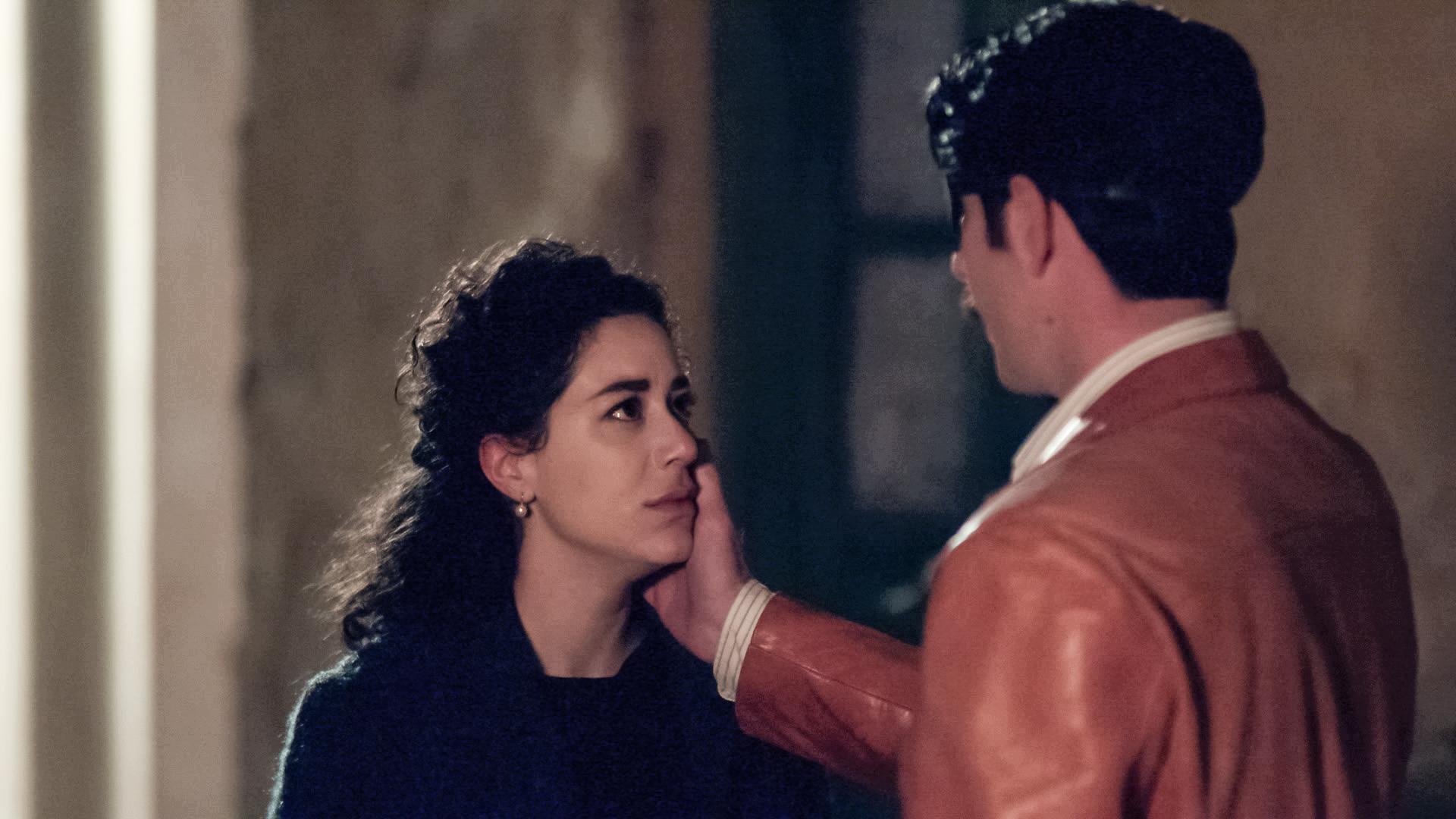 Άγριες μέλισσες : Η Πηνελόπη χωρίζει τον μελέτη από την Κορίνα