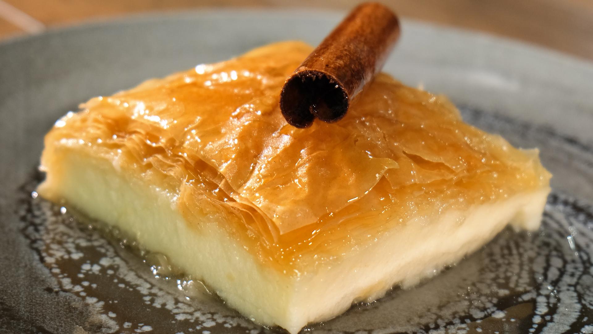 Χριστουγεννιάτικο-γαλακτομπούρεκο-από-τον-Παναγιώτη Παπαδάκη-συνταγή- Χριστουγεννιάτικο-γαλακτομπούρεκο-από-τον-Παναγιώτη Παπαδάκη-συνταγή-