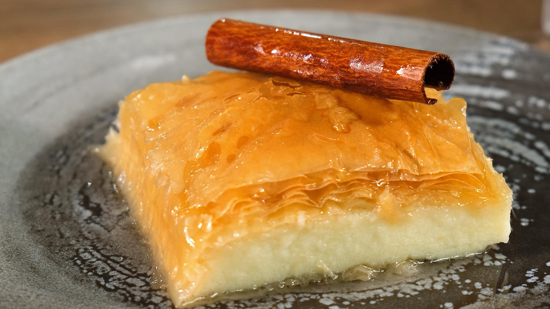 Χριστουγεννιάτικο-γαλακτομπούρεκο-από-τον-Παναγιώτη Παπαδάκη-συνταγή- Χριστουγεννιάτικο-γαλακτομπούρεκο-από-τον-Παναγιώτη Παπαδάκη-συνταγή-