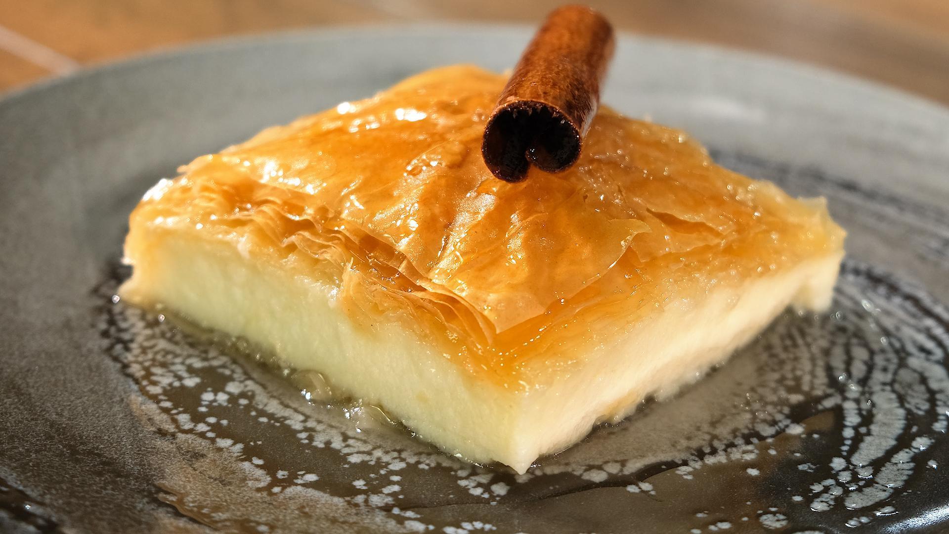 Χριστουγεννιάτικο-γαλακτομπούρεκο-από-τον-Παναγιώτη Παπαδάκη-συνταγή- Χριστουγεννιάτικο-γαλακτομπούρεκο-από-τον-Παναγιώτη Παπαδάκη-συνταγή-