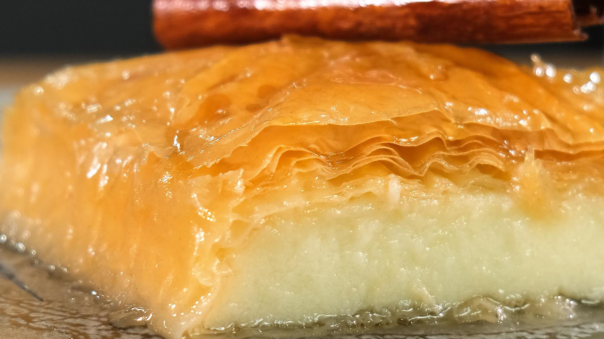 Χριστουγεννιάτικο-γαλακτομπούρεκο-από-τον-Παναγιώτη Παπαδάκη-συνταγή- Χριστουγεννιάτικο-γαλακτομπούρεκο-από-τον-Παναγιώτη Παπαδάκη-συνταγή-