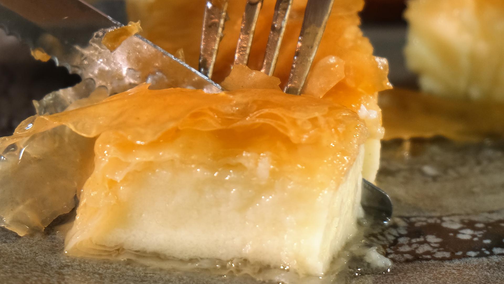 Χριστουγεννιάτικο-γαλακτομπούρεκο-από-τον-Παναγιώτη Παπαδάκη-συνταγή- Χριστουγεννιάτικο-γαλακτομπούρεκο-από-τον-Παναγιώτη Παπαδάκη-συνταγή-