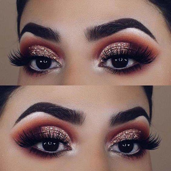 smokey-eye-σε-μπορντό-χρώμα-με-γκλίτερ-για-τα-Χριστούγεννα 2021-ιδέες-