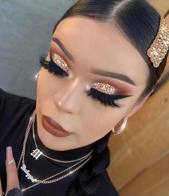 smokey-eye-με-γκλίτερ-για-τα-Χριστούγεννα 2021-ιδέες-