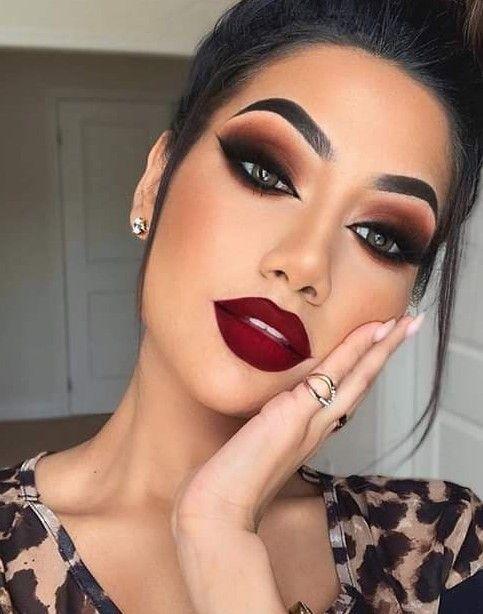 smokey-eye-καφέ-χρώμα-για-τα-Χριστούγεννα 2021-ιδέες-