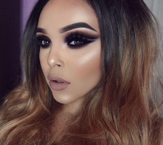 smokey-eyes-μαύρο χρώμα-για-τα-Χριστούγεννα 2021-ιδέες-