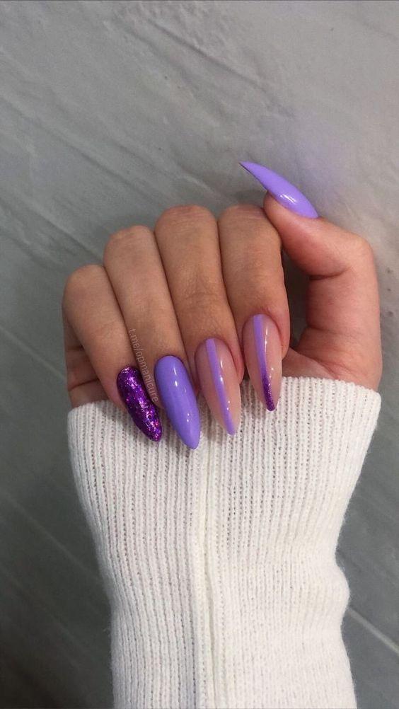 μοβ-νύχια-με-γκλίτερ-ιδέες-για-τον-Ιανουάριο-2022-