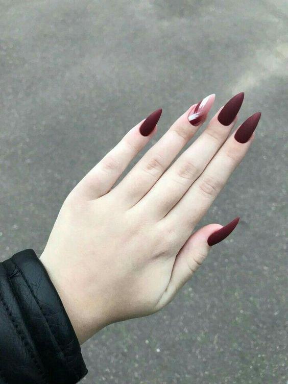 μπορντό ματ-νύχια-ιδέες-για-τον-Ιανουάριο-2022-