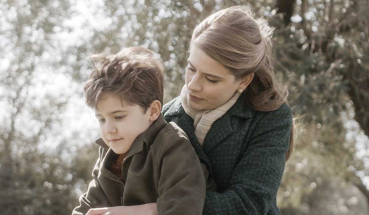 Άγριες Μέλισσες: Ο Σέργιος μαθαίνει πως έχει μαμά τη Δρόσω