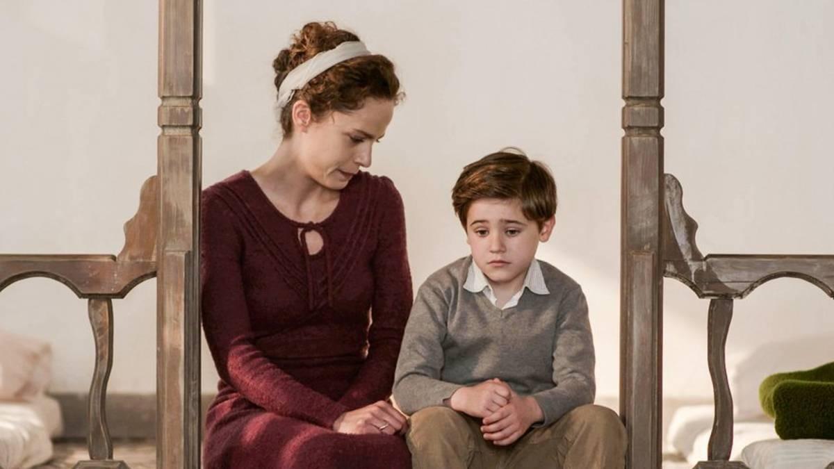 Άγριες Μέλισσες: Ο Σέργιος μαθαίνει πως έχει μαμά τη Δρόσω