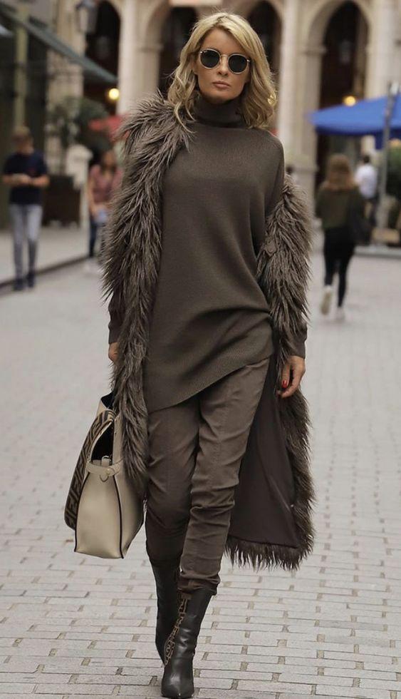 χακί-ζιβάγκο-χακί παντελόνι-και-χακί-γούνινο-πανωφόρι-ιδέες-για-το-ντύσιμο-του-Ιανουαρίου-