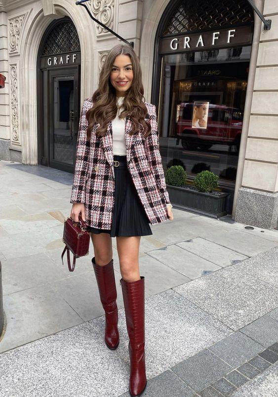 μίνι φούστα-με-πιέτες-για-τον-Ιανουάριο 2022-