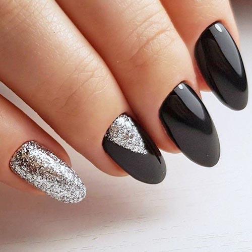 μαύρα-νύχια-με-ασημί γκλίτερ-για-την-Πρωτοχρονιά-ιδέες-