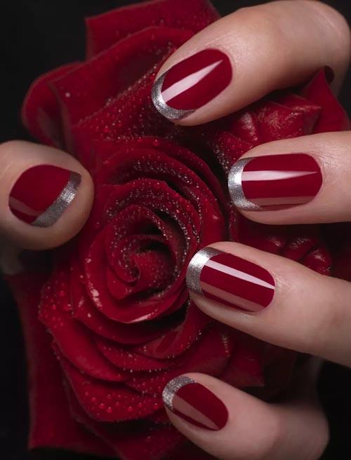 γαλλικό μανικιούρ-με-κόκκινο-και-ασημί-χρώμα-για-την-Πρωτοχρονιά-