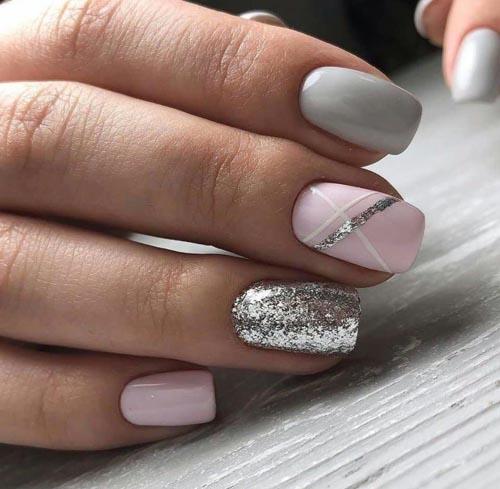 ροζ-νύχια-με-ασημί γκλίτερ-για-την-Πρωτοχρονιά-2021-