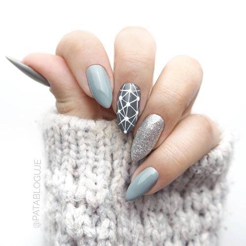 ασημί-νύχια-για-την-Πρωτοχρονιά 2021-ιδέες-