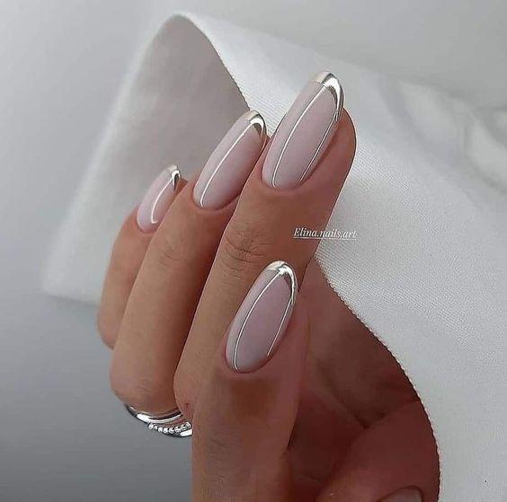 ασημί-νύχια-για-την-Πρωτοχρονιά 2021-ιδέες-