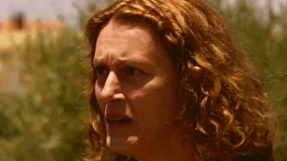 Η Γη της Ελιάς: Χάιδω και Αρετή σφάζονται στη μέση του δρόμου