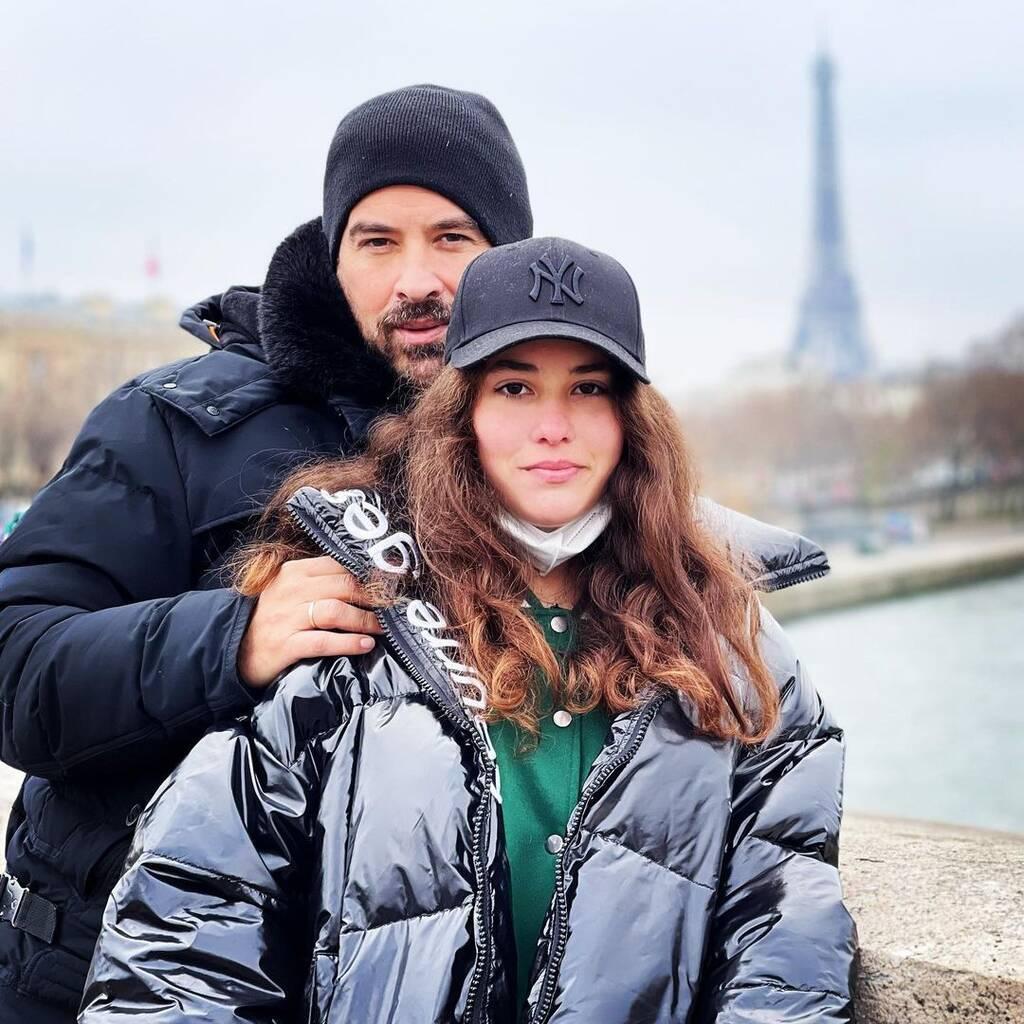 Κορινθίου – Αϊβάζης: Η οικογενειακή φωτογραφία πριν την αναχώρηση τους για το Παρίσι