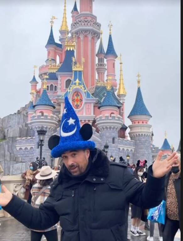 Κορινθίου – Αϊβάζης: Η οικογενειακή φωτογραφία πριν την αναχώρηση τους για το Παρίσι