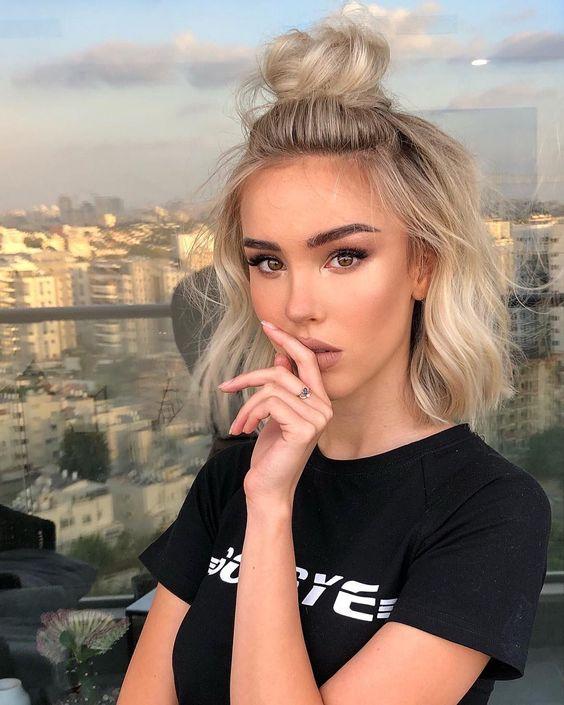 κότσοι-σε-μακριά-μαλλιά-ιδέες-για-τον-Ιανουάριο-2022-