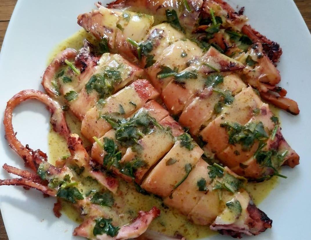 Καλαμαράκια ψητά με φέτα και σώς μουστάρδα