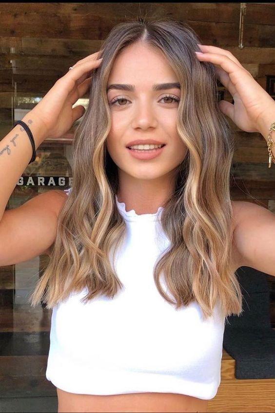 highlights-στα-μαλλιά-που-σε-κάνουν-να-δείχνεις-10 χρόνια-μικρότερη-