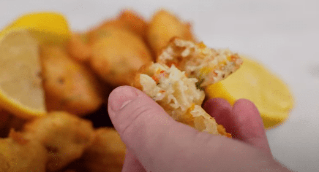 Αλμυροί- λουκουμάδες- με -φέτα- και -πιπεριές-