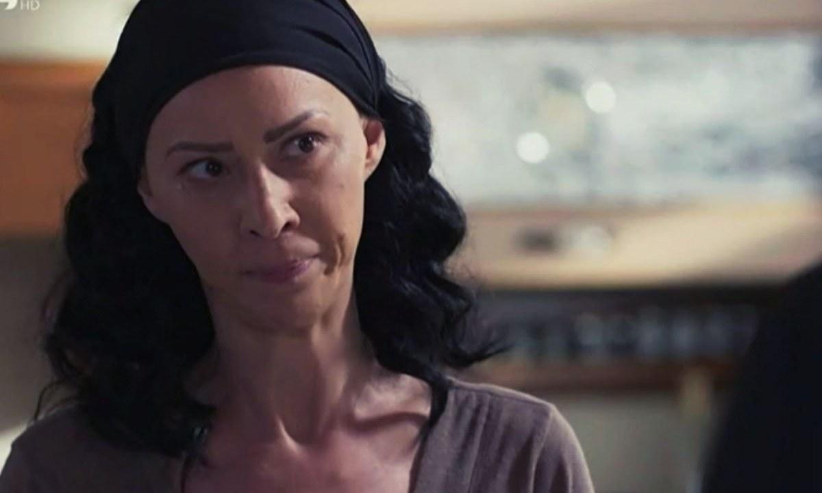 Η Γη της Ελιάς : Ο Στάθης παθαίνει αμόκ και τους βάζει όλους στο στόχαστρο