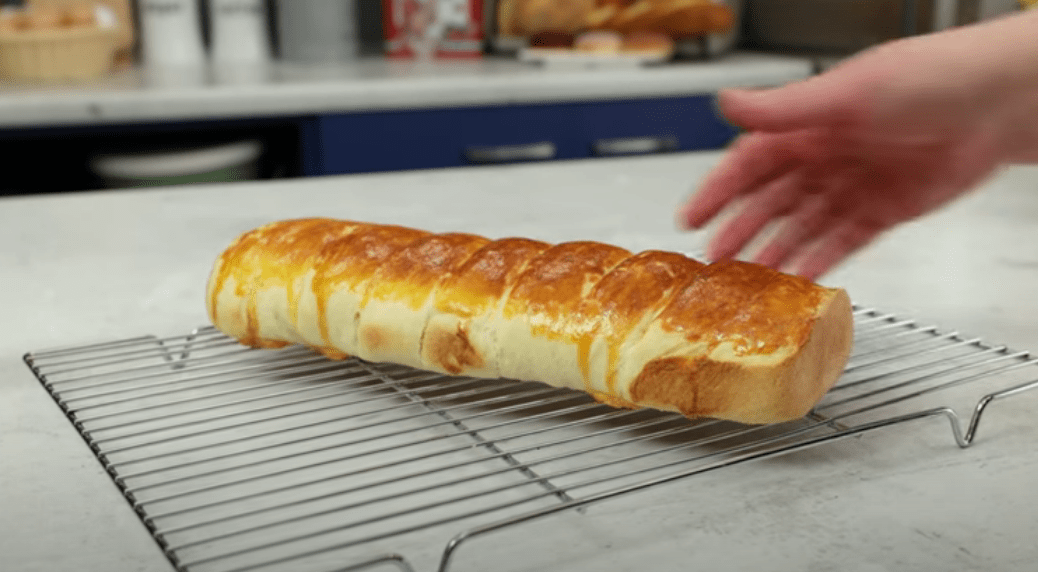 Οικονομικό- και- εύκολο- τυρόψωμο- φόρμας-