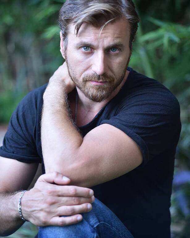 Άγριες μέλισσες: Αυτός είναι ο Δάκης που κλέβει τη καρδιά της Δρόσως