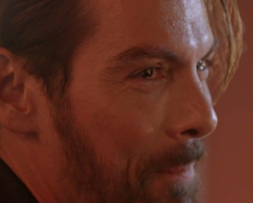 Άγριές μέλισσες : Ο Κωνσταντής ξαναπέφτει στο ποτό